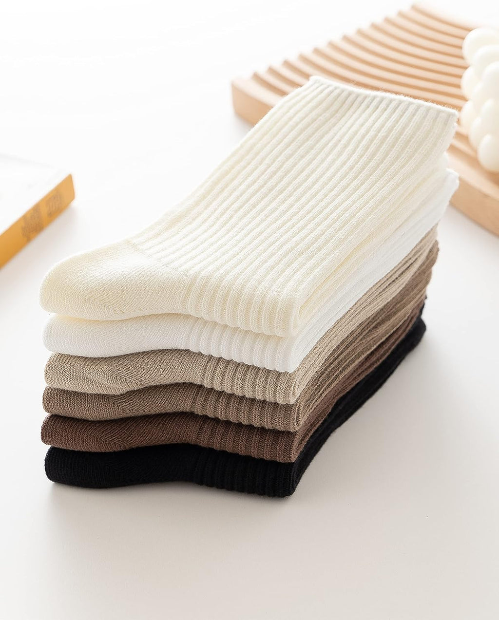 Ankle: Neutral ribbed socks