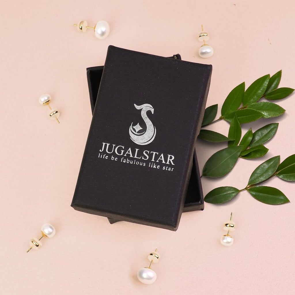 Calf: Pearl stud earrings